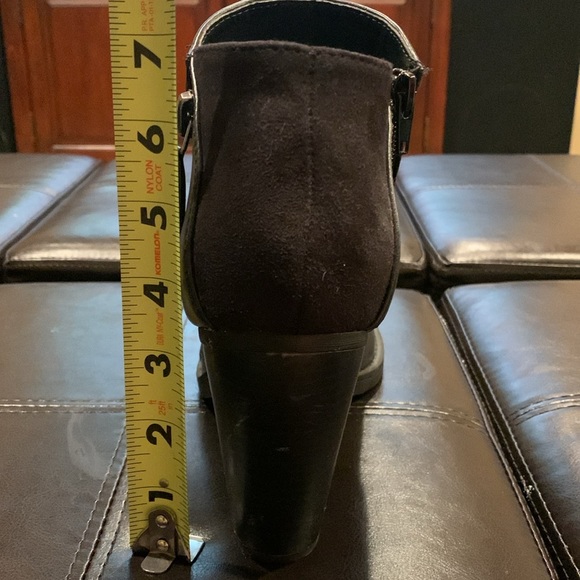 Black ankle bootie, 3 inch heel, size 9 - Picture 4 of 9